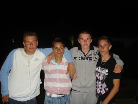 Les mecs.